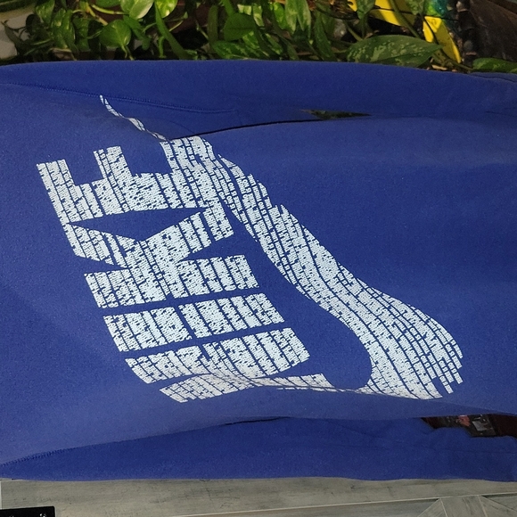 Nike sweatshirt - Picture 2 of 5